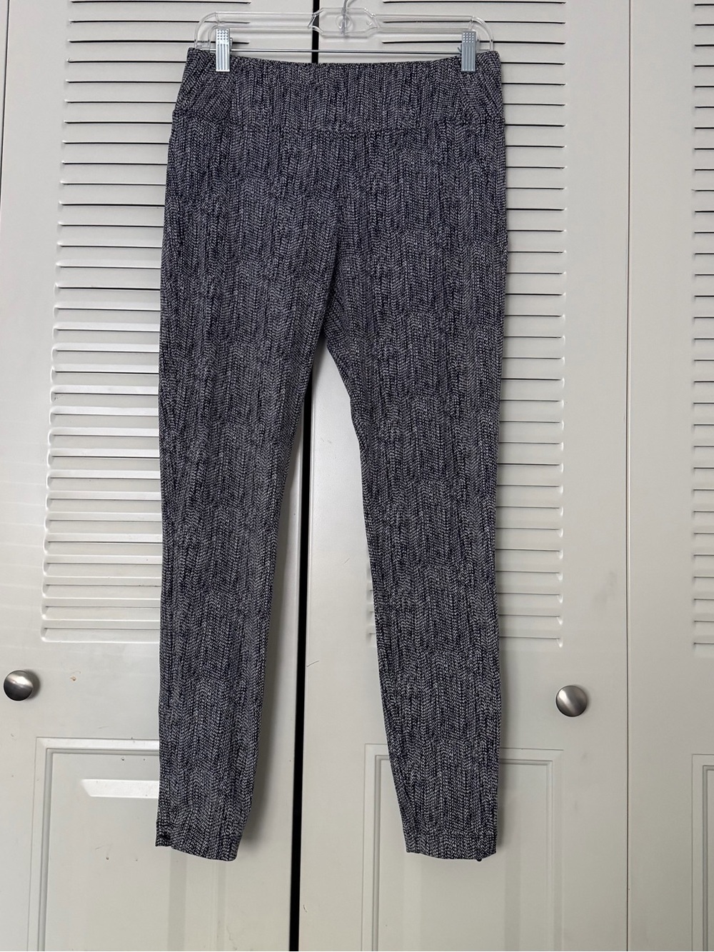 ATHLETA Delancey Skyline Textured ZipperedLeggings Size Medium - Picture 1 of 7
